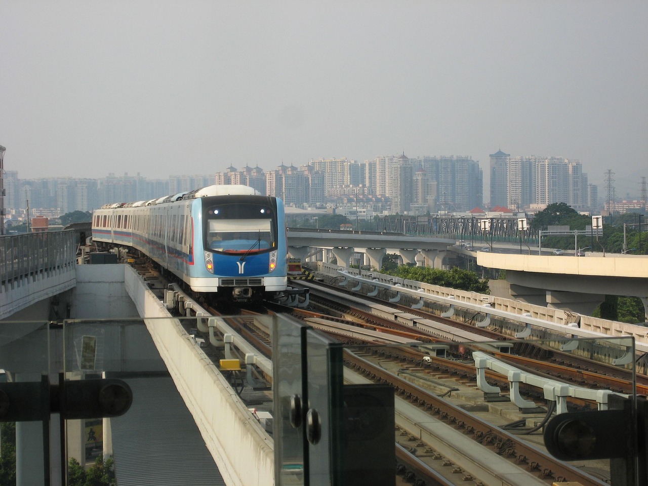 全國鐵路預(yù)計今日發(fā)送1790萬人次，北京、成都和廣州等成熱門出發(fā)城市